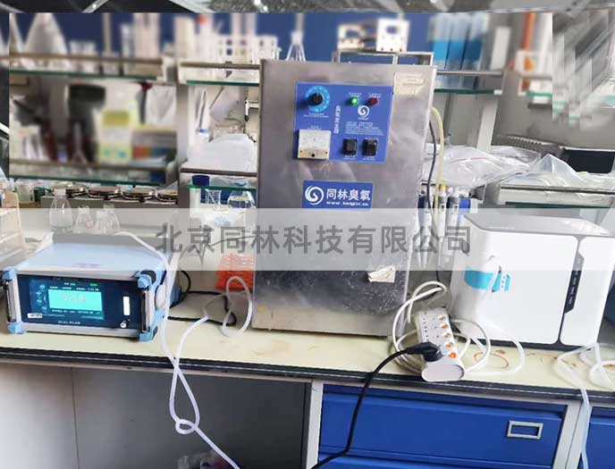 某大學臭氧催化氧化實驗設備使用現場